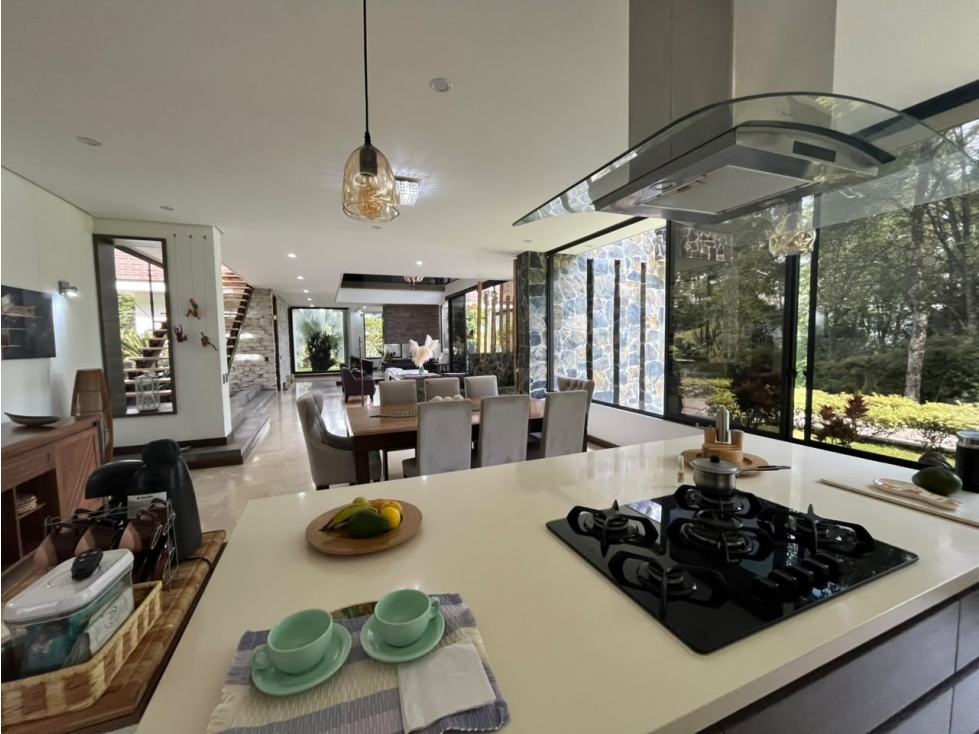 CASA SUPER MODERNA EN EL ESCOBERO - ESPECTACULAR — foto 2