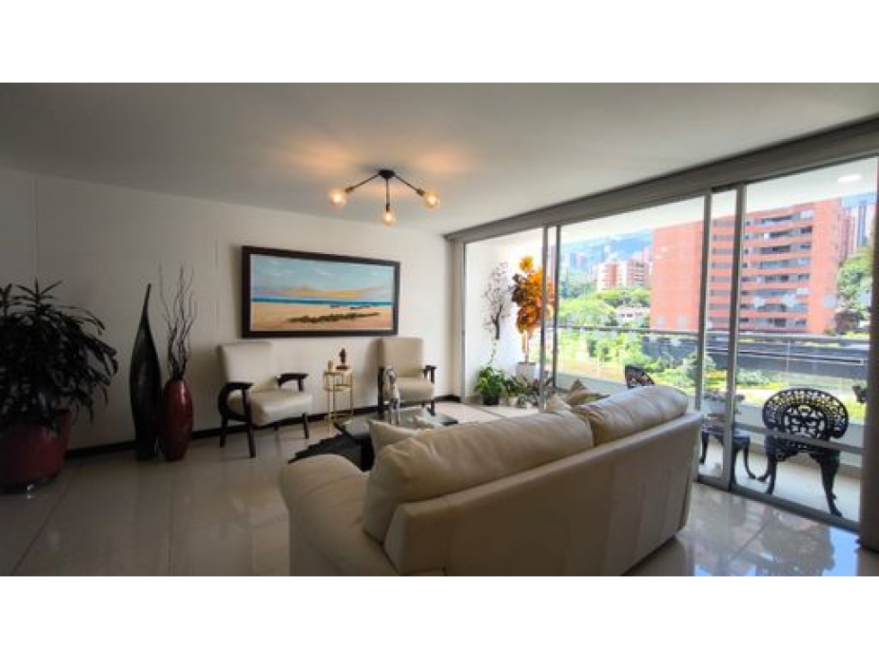 Apt en venta en El Poblado, Los Balsos- Cerca al CC Santafé / IV — foto 3