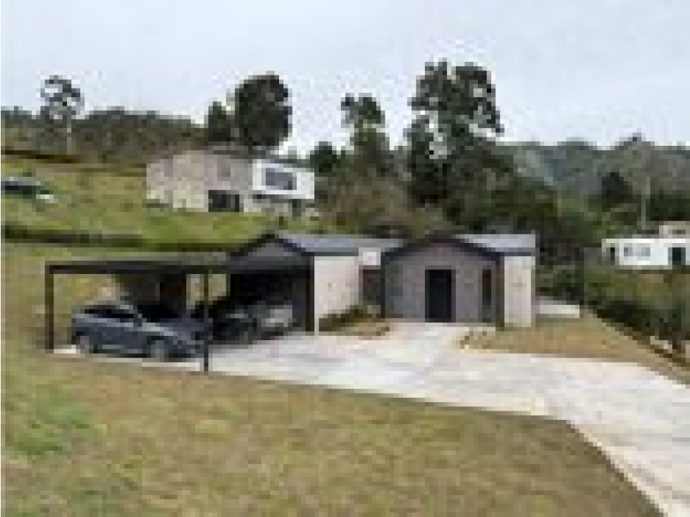 VENDO FINCA CAMPESTRE EN GUARNE (VEREDA LA CLARA) | 2.300 m² DE LOTE - 3