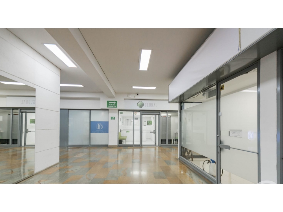 LOCAL DUPLEX CENTRO COMERCIAL ALMACENTRO - ESQUINERO
