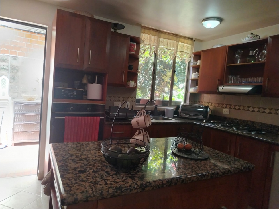 EN VENTA HERMOSA CASA EN SABANETA, LOS ALCÁZARES — foto 5