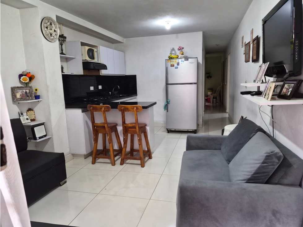 VENDO CASA PRIMER PISO EN CABAÑAS BELLO CON GARAJE