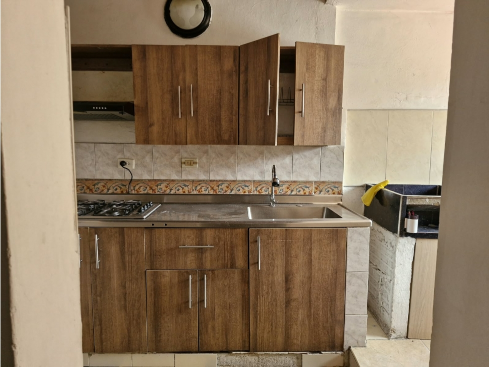 Se vende casas en 1 y 2 piso Barrio Girardot - 4