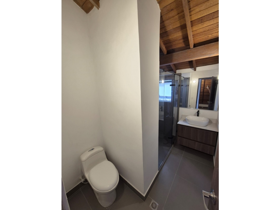 VENDO APARTAMENTO DUPLEX EN LAURELES, CERCA AL PRIMER PARQUE. — foto 2