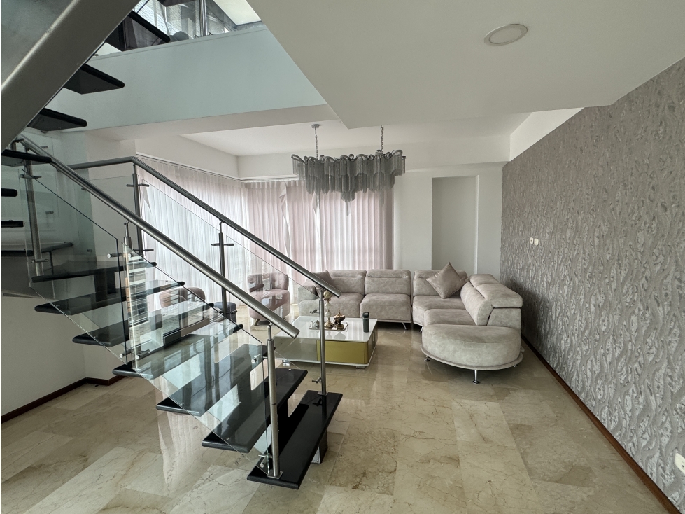 Laureles Apartamento dupléx en venta 246 m2 + 100 m2 terraza