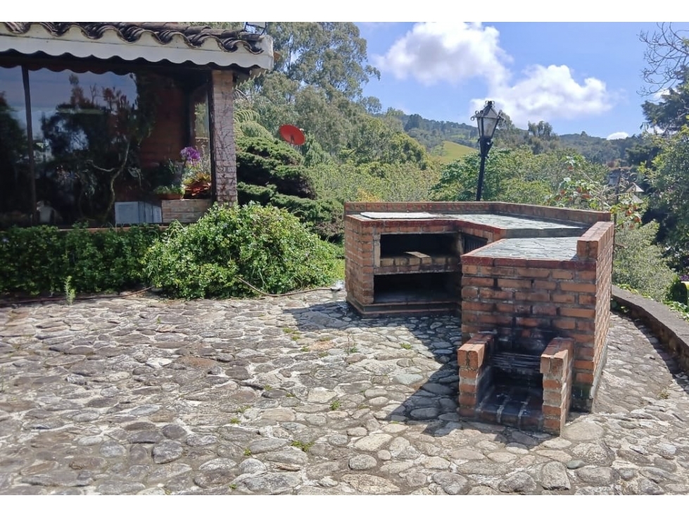 Vendo casa-lote en La Acuarela, 10.000 m2, unidad cerrada