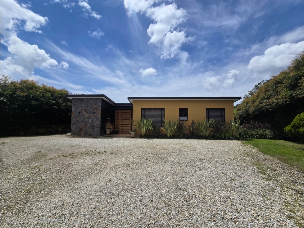 Se Vende Hermosa Casa Campestre en La Ceja 3.860 mts - 4