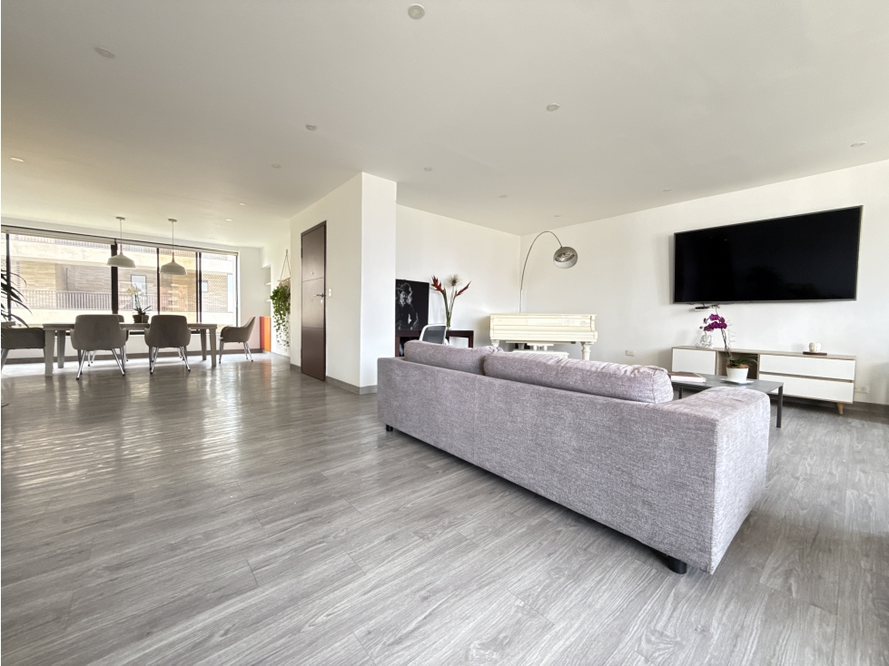 VENTA APARTAMENTO DE GRAN FORMATO CERCA A LA AVENIDA DEL POBLADO — foto 2
