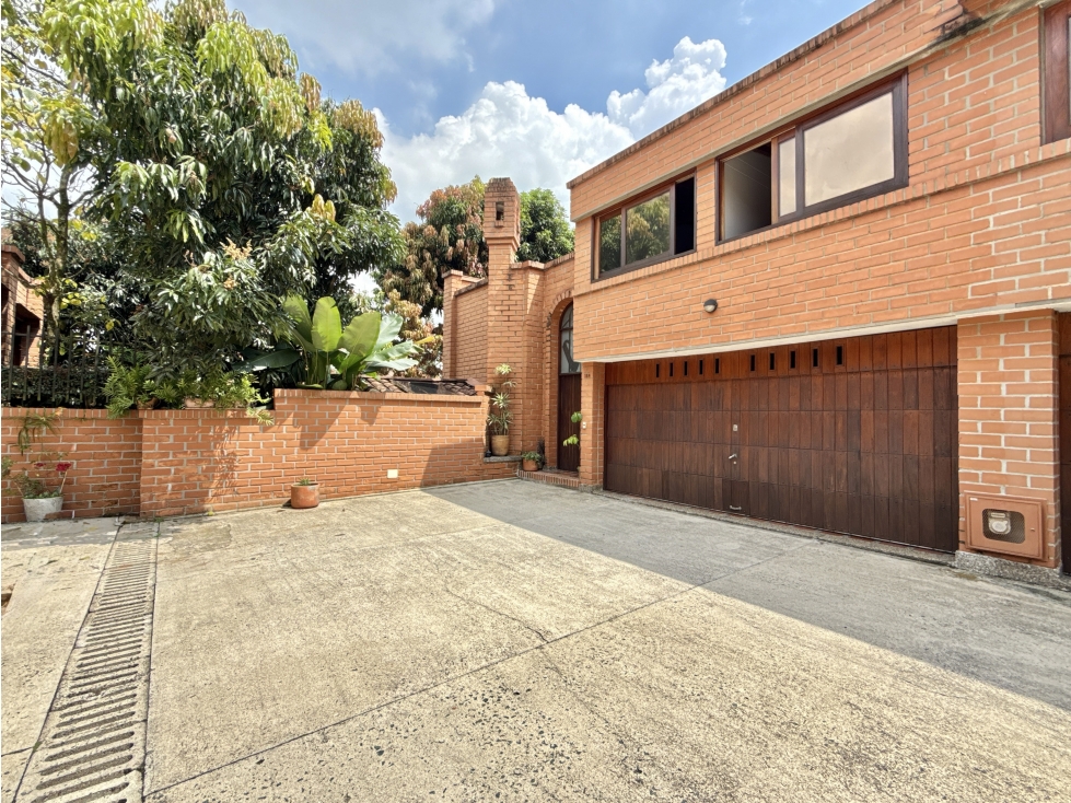 CASA EN VENTA EN EL POBLADO LOS PARRA PRIVACIDAD Y POTENCIAL