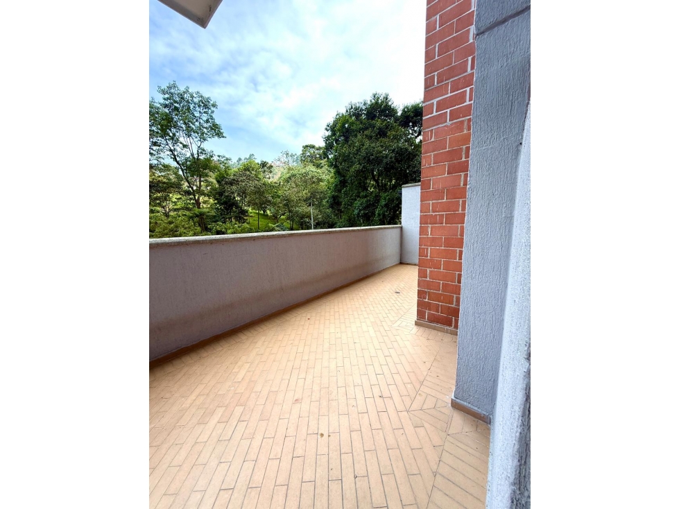 APARTAMENTO CON TERRAZA EN BOSQUES DE SAUCES LA ESTRELLA