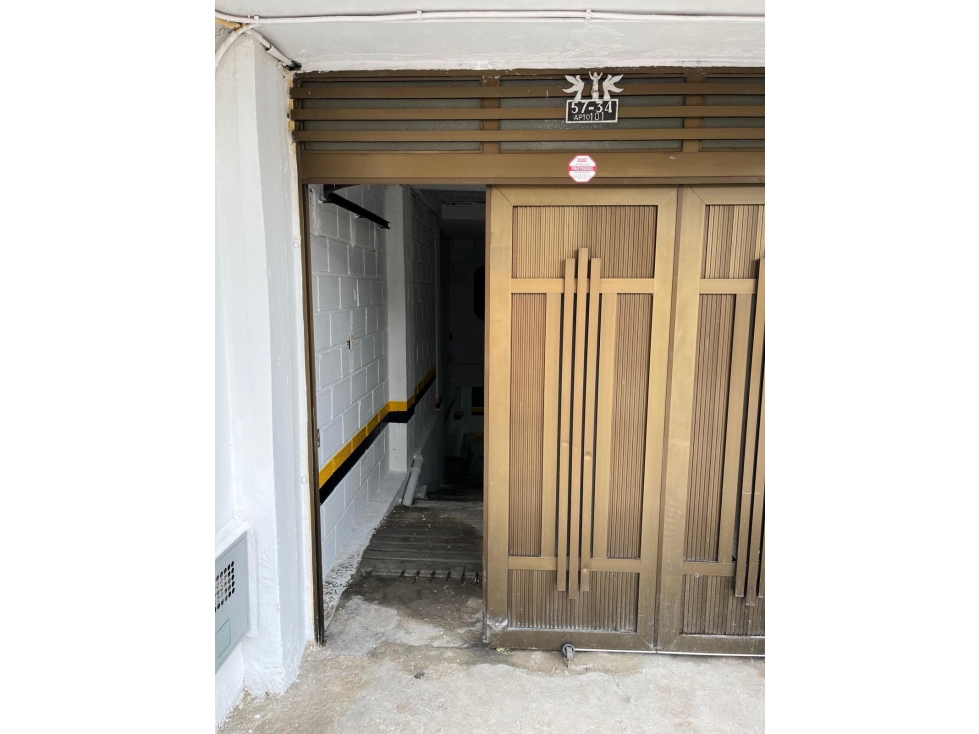 Venta Casa Con 5 Aptos Independientes y Parqueadero, La Estrella - 2