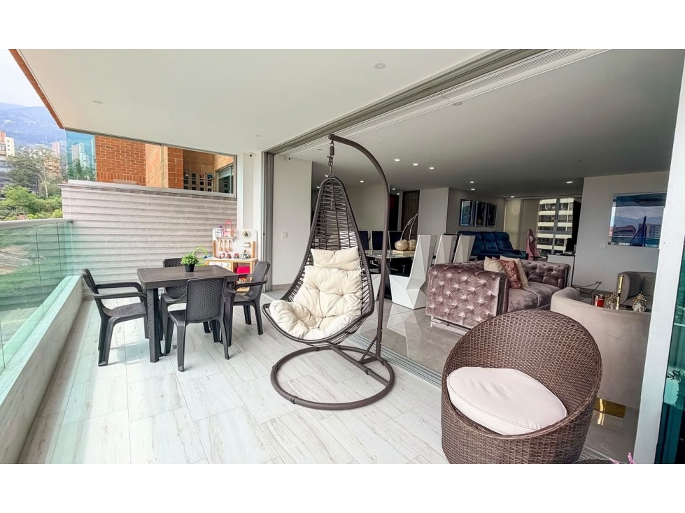 APARTAMENTO DE 188m2 CON 3 PARQUEADEROS EN VENTA - EN EL POBLADO