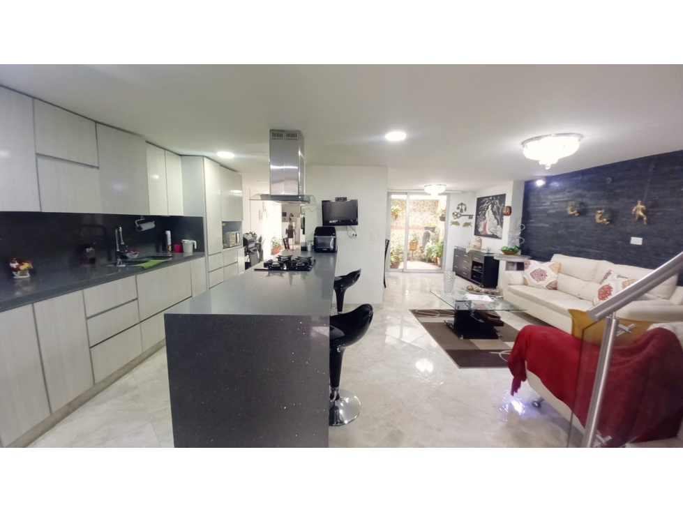 Se Vende Casa Unifamiliar en Loma de los bernal, Medellín