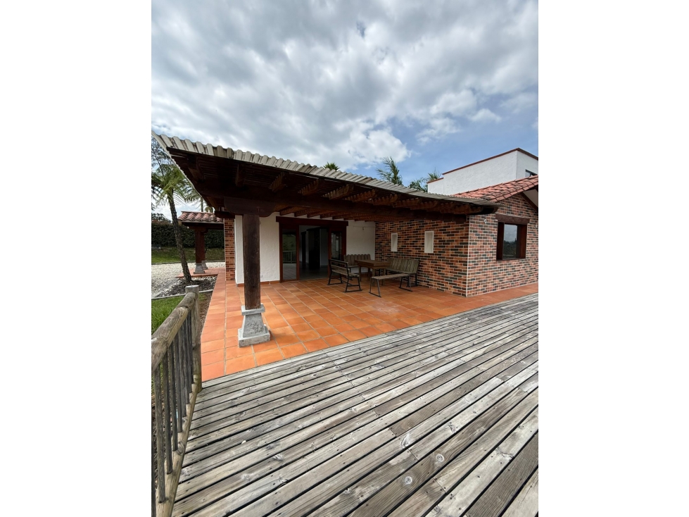Venta de casa campestre en Rionegro, 2408 mts vereda quirama