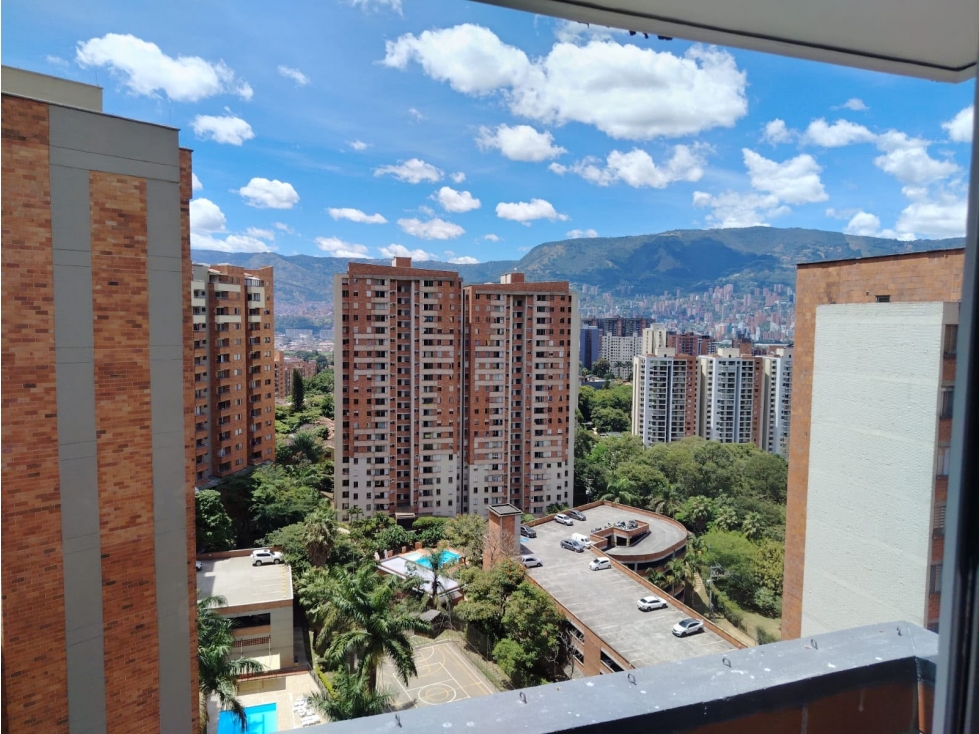 Venta Apartamento Loma de los Bernal, MEDELLIN.