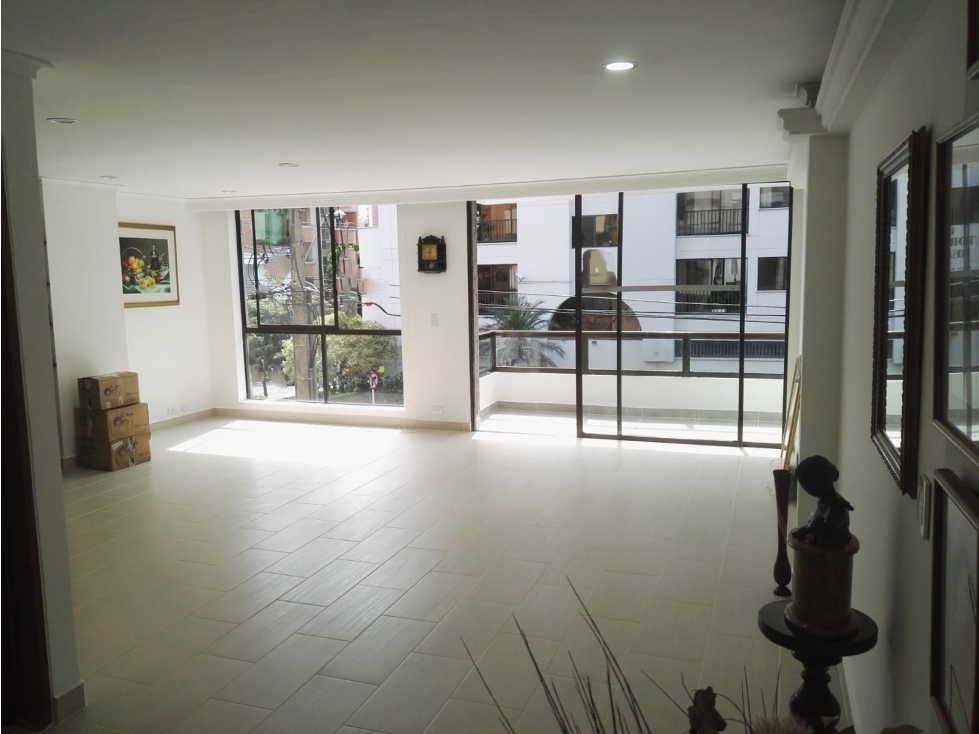 VENTA DE APARTAMENTO EN MEDELLÍN SECTOR LAURELES — foto 2