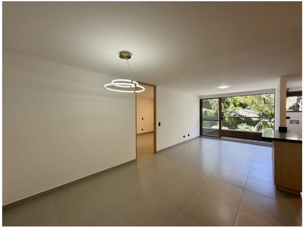 APARTAMENTO REMODELADO EN VENTA SECTOR LINARES, CERCA DE EL TESORO — foto 2