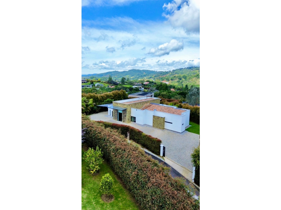Venta de casa en un nivel en el alto de Palmas, 1650 mts