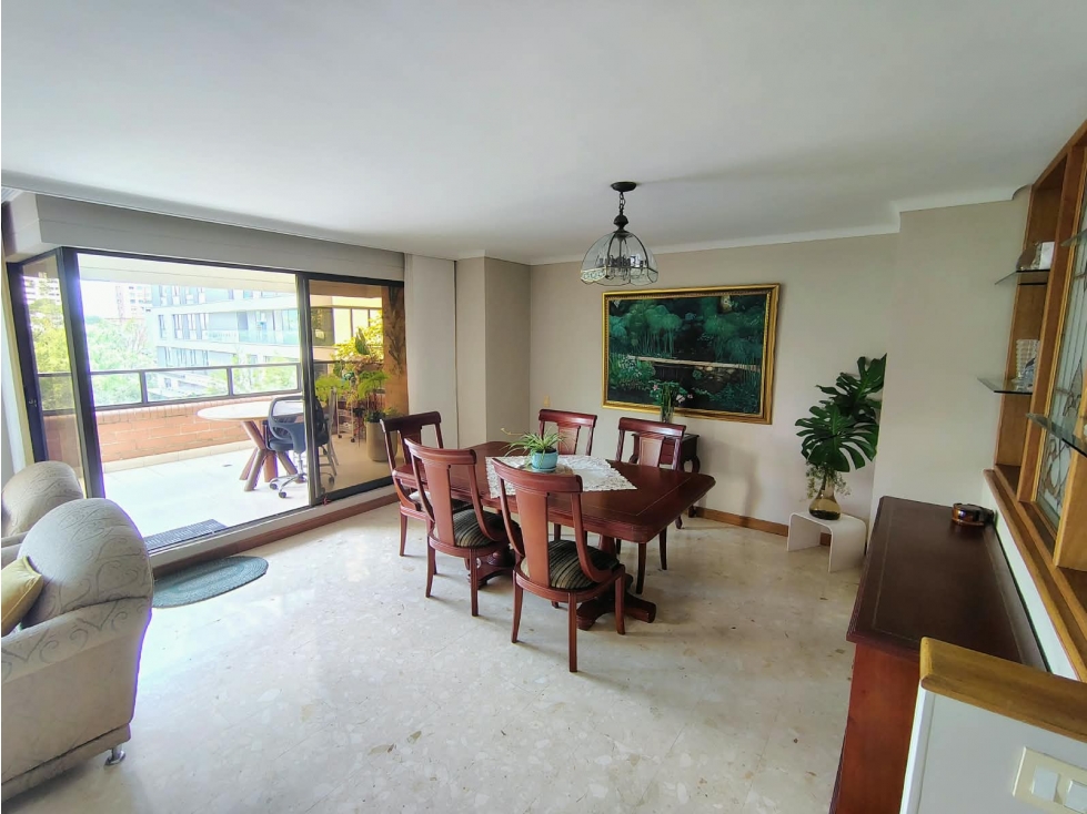VENTA AMPLIO APARTAMENTO POBLADO SAN LUCAS CON TERRAZA