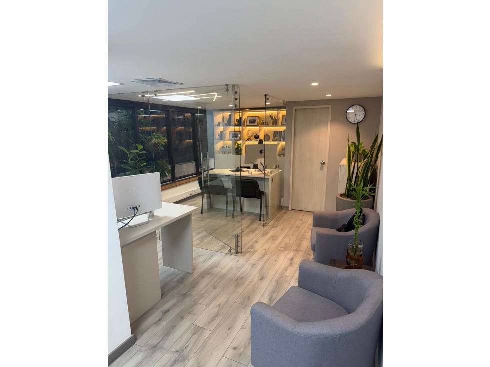 Venta de oficina amoblada Avenida el Poblado