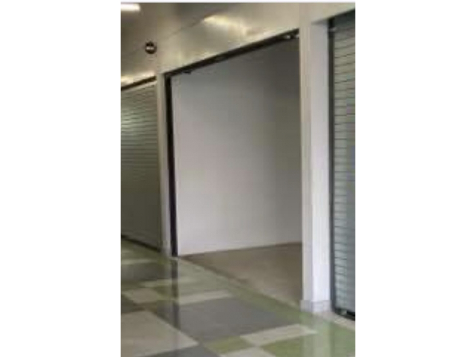 Se Vende local Comercial Centro Comercial 14 mts - 2