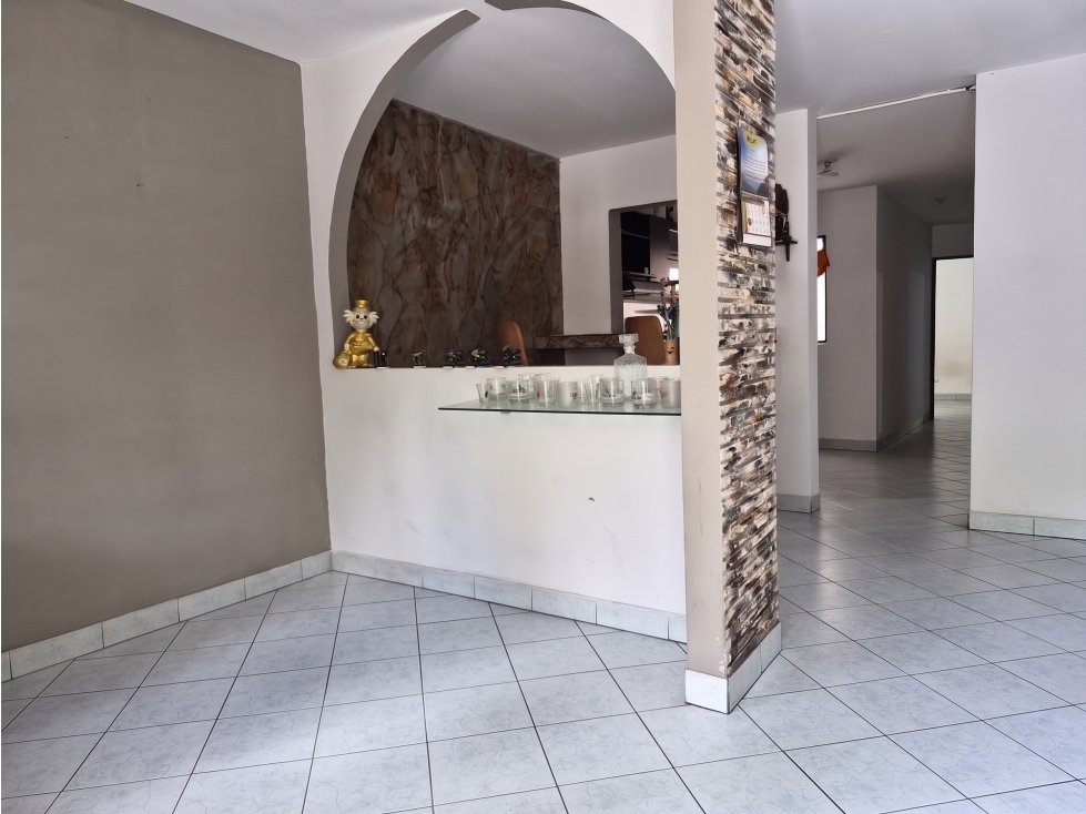 VENDO CASA 2DO PISO EN CASTILLA CERCA A SAN JUDAS | CALLE AMPLIA — foto 4