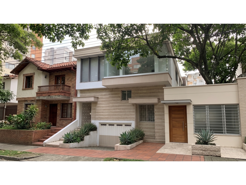 VENDO CASA LOTE EN LAURELES (SECTOR NOGAL) | 257.81 m² CON POTENCIAL