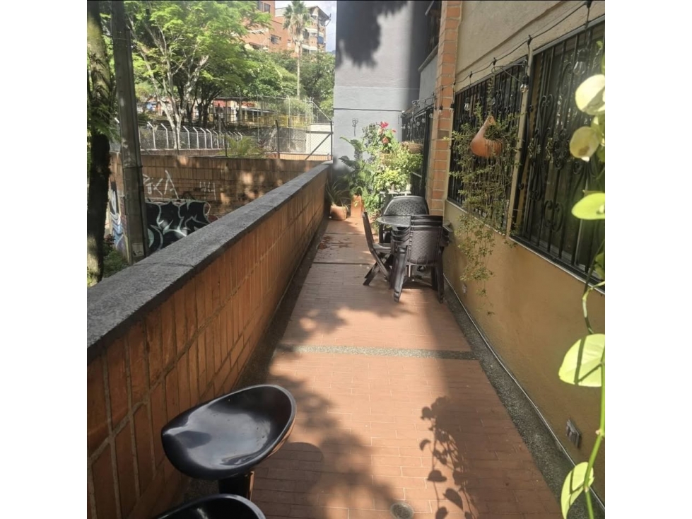 APARTAMENTO CON TERRAZA CERCA AL PARQUE DE ENVIGADO