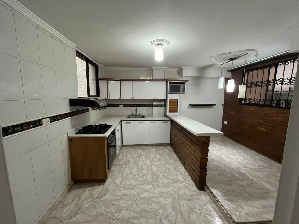 VENDO APARTAMENTO 1ER PISO EN LA AMÉRICA - MEDELLÍN | 93 m² SIN ADMIN — foto 2