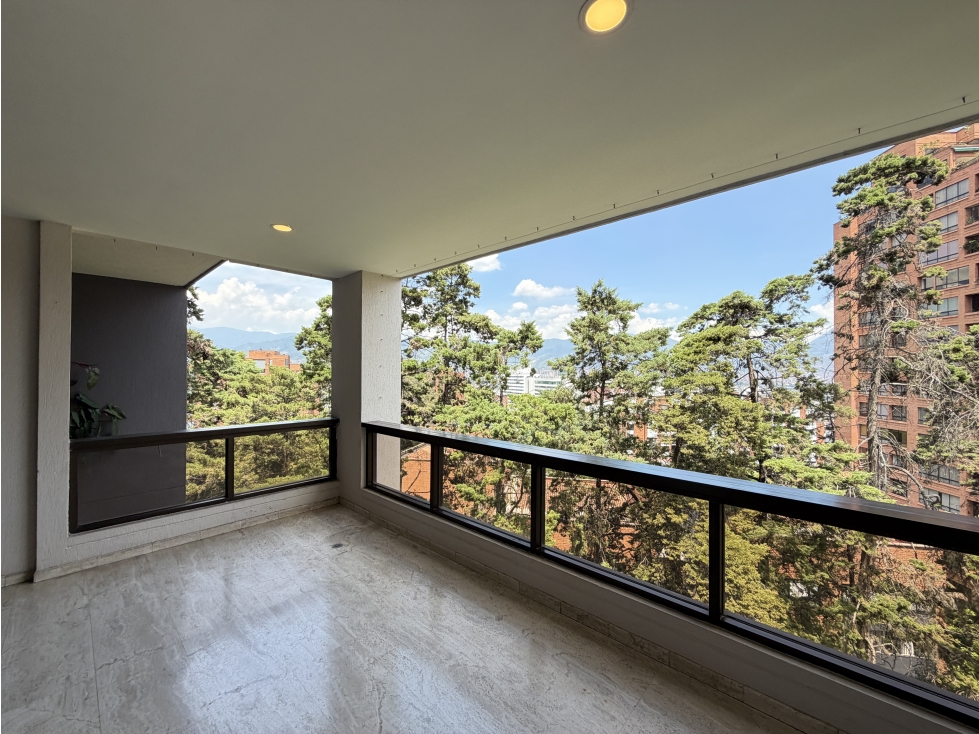 VENTA APARTAMENTO REFORMADO DE 205 M² CON 3 PARQUEADEROS | EL POBLADO