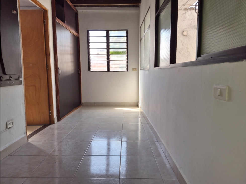 VENDO CASA 2DO PISO EN GIRARDOT-PARQUEADERO EN ANTEJARDÍN - 5
