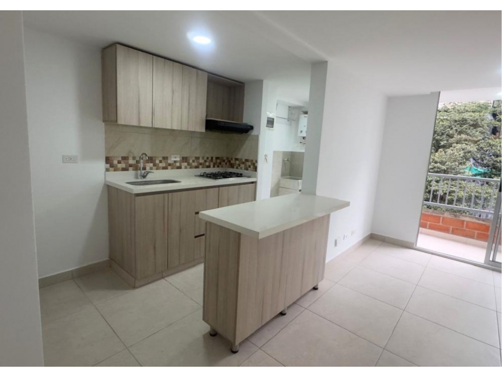 Apartamento con parquiadero y útil, Loma de San José, Sabaneta