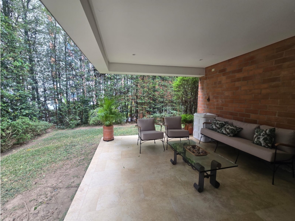 SE VENDE HERMOSA CASA DE UN SOLO NIVEL EN SABANETA 1.200 MTS