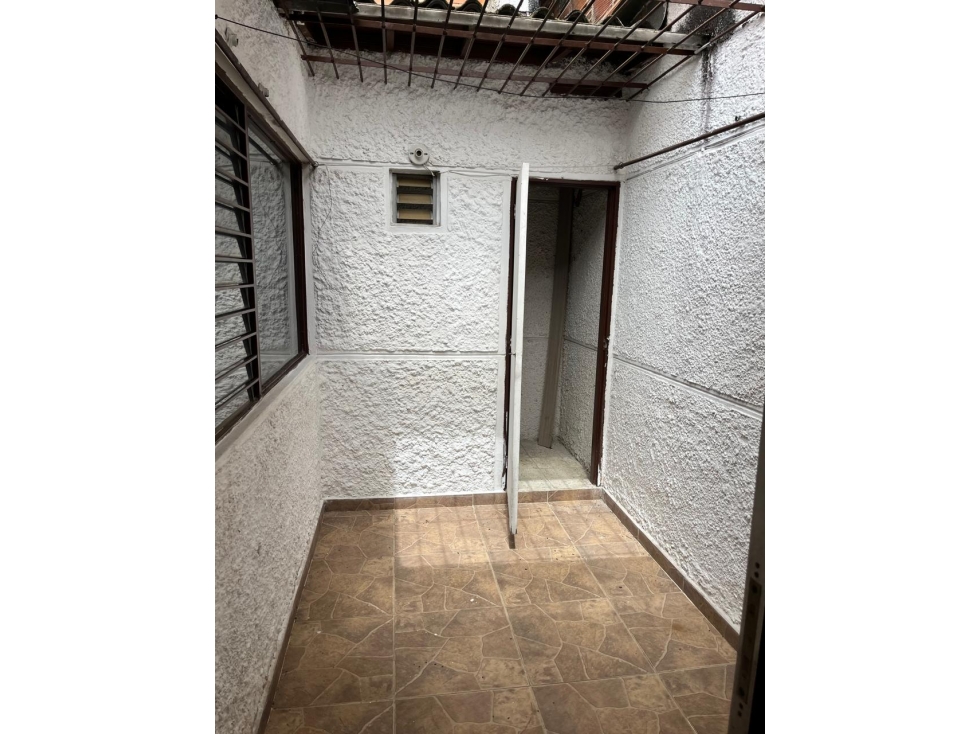 VENDO CASA LOTE 1ER PISO CON AIRE EN CALASANZ - MEDELLÍN | 198.40 m² — foto 5