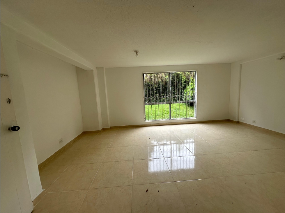Se vende apartamento en La Mota primer piso — foto 2
