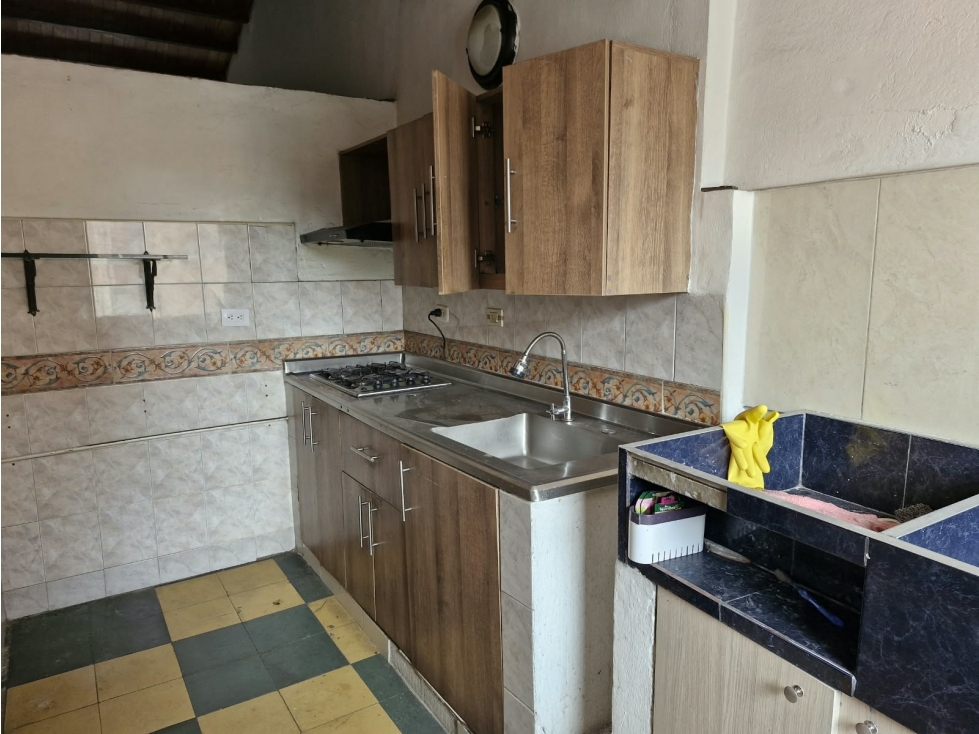 Se vende casas en 1 y 2 piso Barrio Girardot - 3