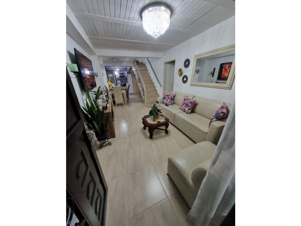 VENTA DE CASA DÚPLEX EN MEDELLÍN SECTOR DOCE DE OCTUBRE — foto 3
