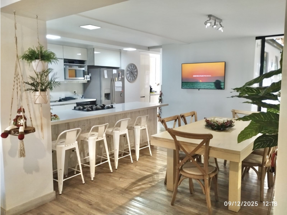 Vendo apartamento con terraza remodelado en Los Balsos