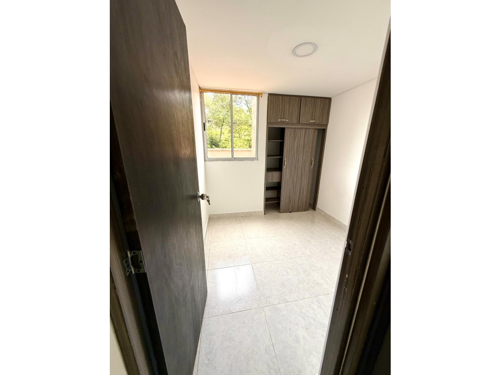 APARTAMENTO CON TERRAZA EN BOSQUES DE SAUCES LA ESTRELLA — foto 2