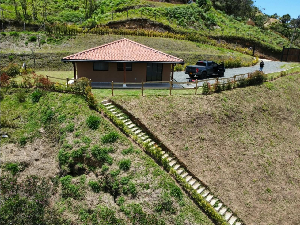Venta de casa campestre en San vicente, 2700 mts EL porvenir
