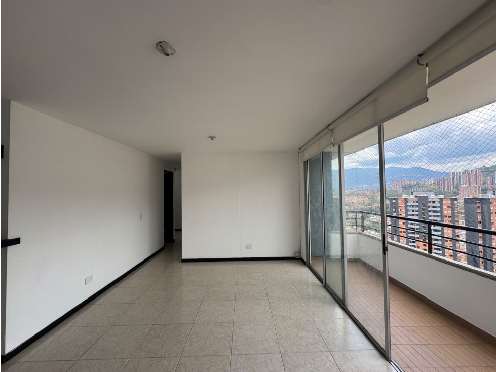 Venta apartamento Medellín Loma de los Bernal área 78 m2 — foto 3