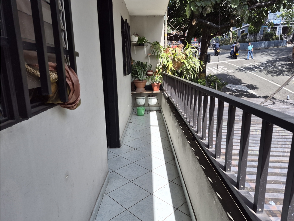 VENDO CASA 2DO PISO EN CASTILLA CERCA A SAN JUDAS | CALLE AMPLIA
