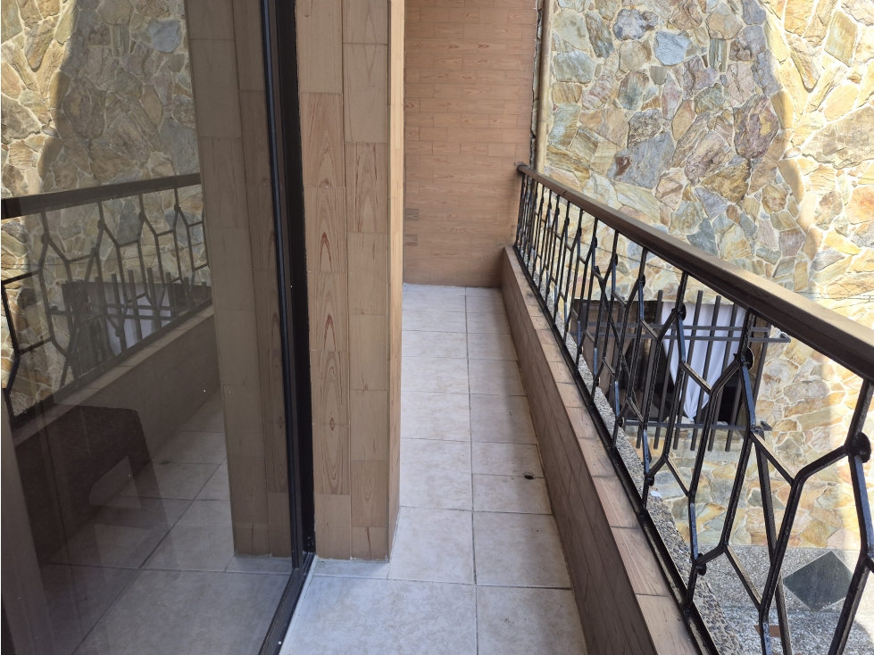 VENDO CASA 2DO PISO EN GIRARDOT-PARQUEADERO EN ANTEJARDÍN - 3