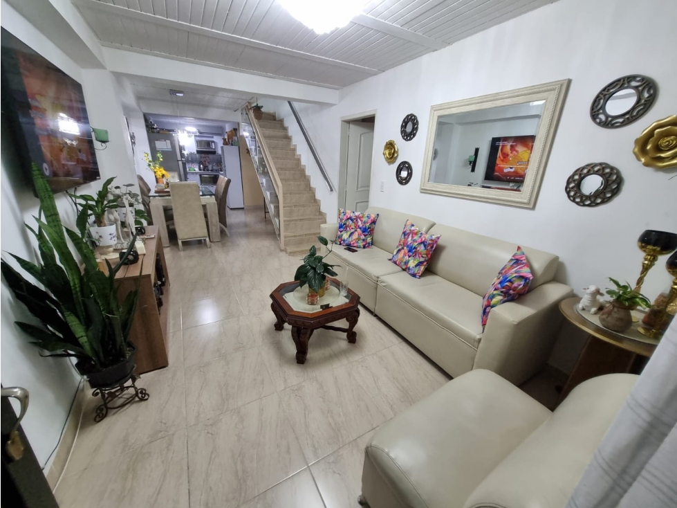 VENTA DE CASA DÚPLEX EN MEDELLÍN SECTOR DOCE DE OCTUBRE