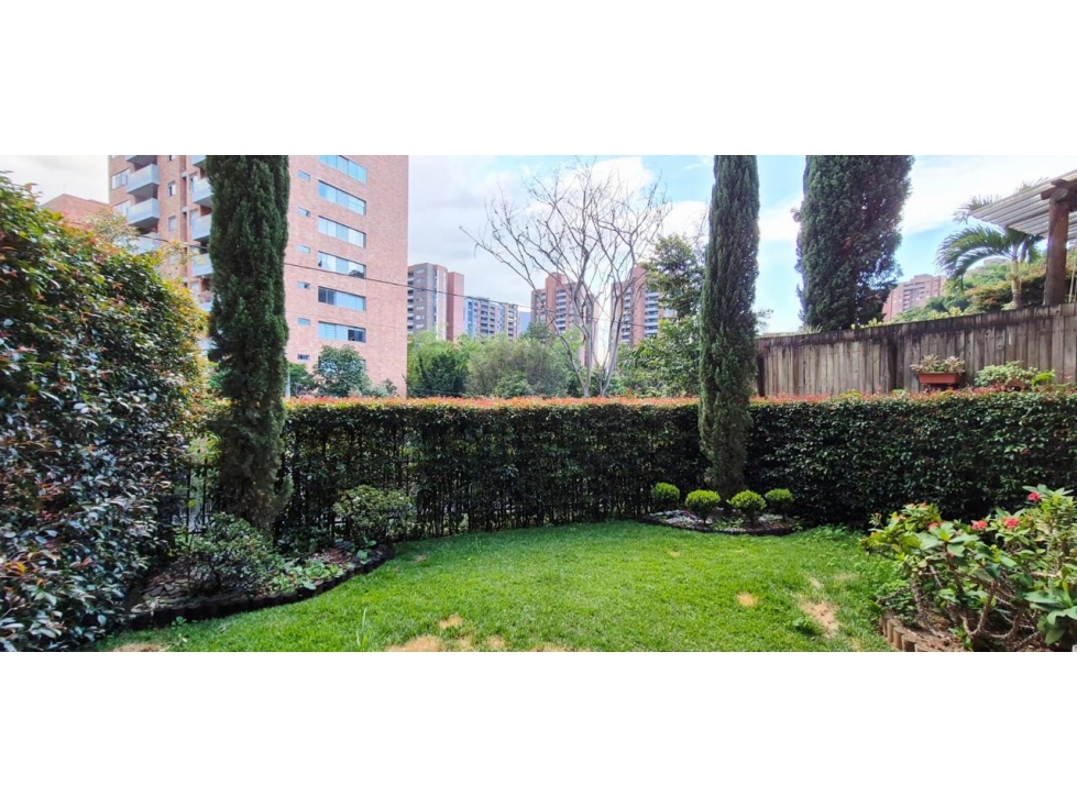 CASA DE 3 NIVELES ENVIGADO CERCA AL MALL-TERRACINO