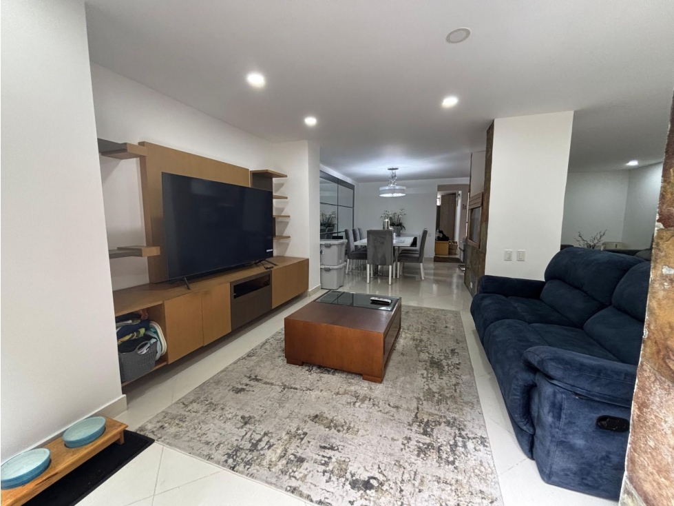 CASA HERMOSA CERCA AL CCIAL EL TESORO