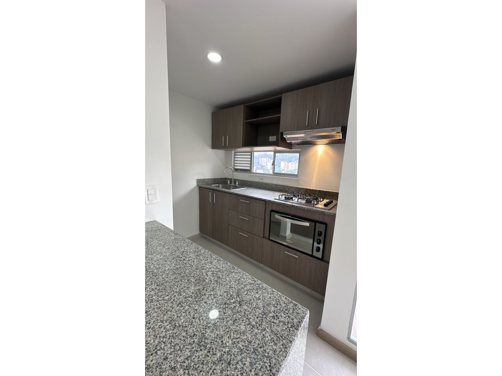 VENTA APARTAMENTO CON DOBLE PARQUEADERO Y ÚTIL | ENVIGADO LAS ANTILLAS — foto 4