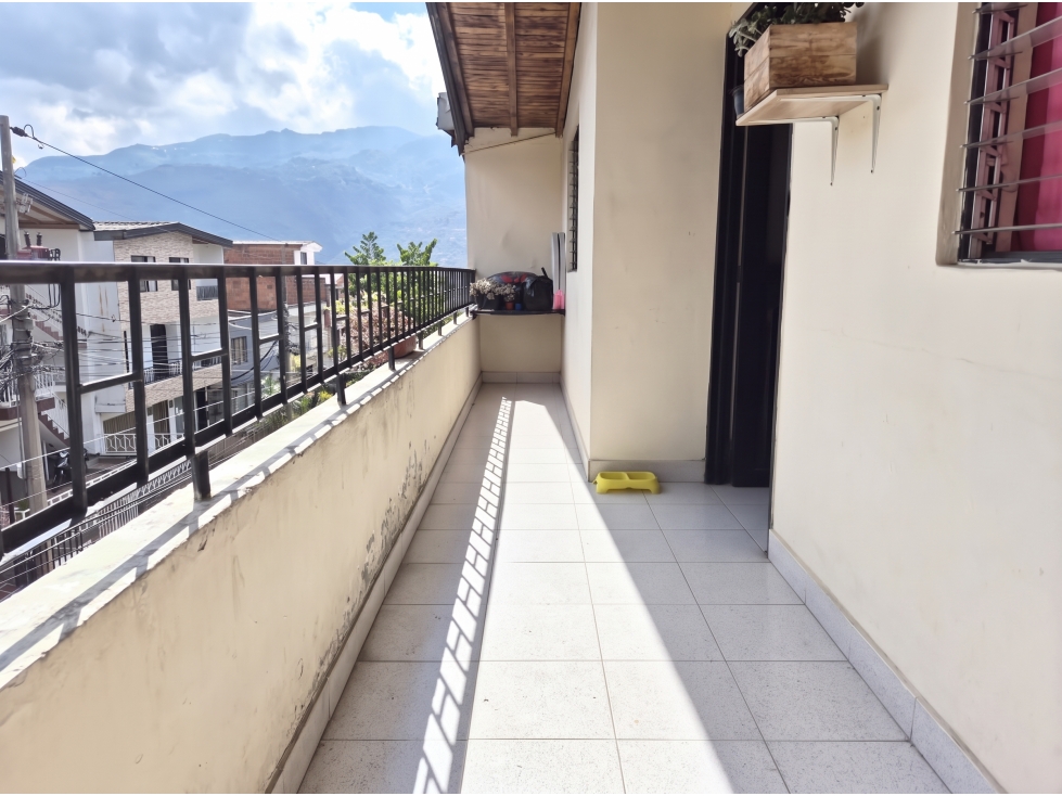 VENDO 2 APARTAMENTOS EN UNA ESCRITURA EN FLORENCIA PARTE BAJA