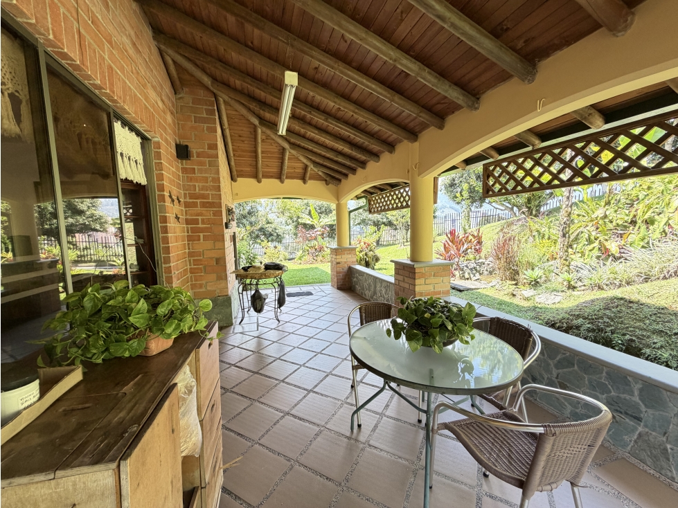 VENTA DE AMPLIA CASA EN SABANETA EN LAS LOMITAS | UNIDAD CERRADA — foto 4