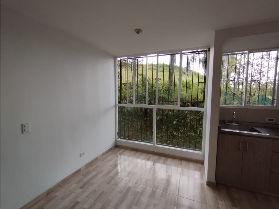 Apartamento de 50 m² con 3 Habitaciones en La Raya, La Estrella — foto 3